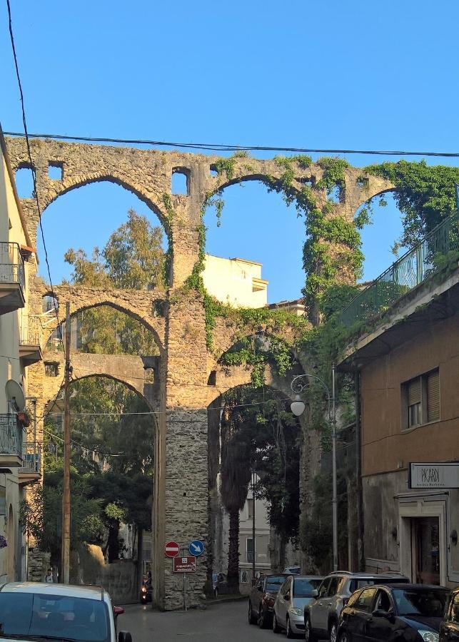 Casa Vacanze Archi Medievali Salerno Exterior foto